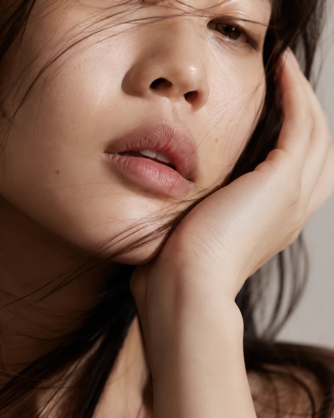 Editorial crop of even, clear skin tone in daylight.