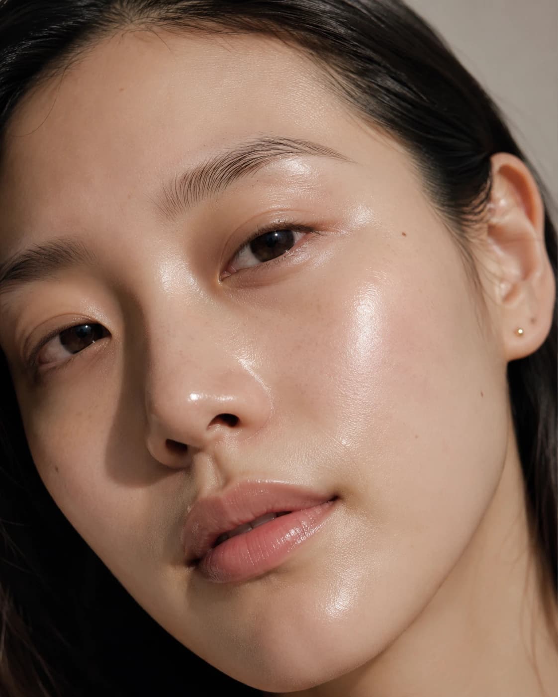 Editorial profile crop, soft natural contour.